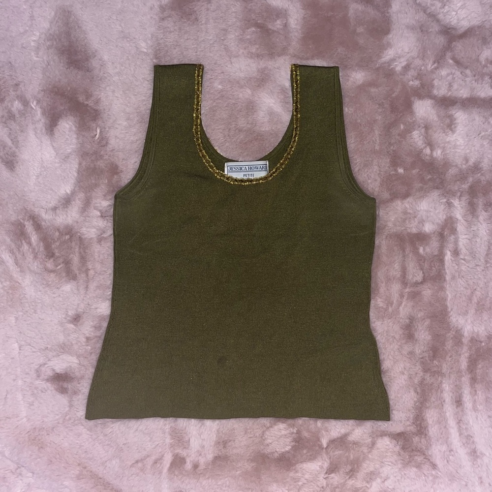 Women’s green tank top with good sequence! Size 8 Petite.